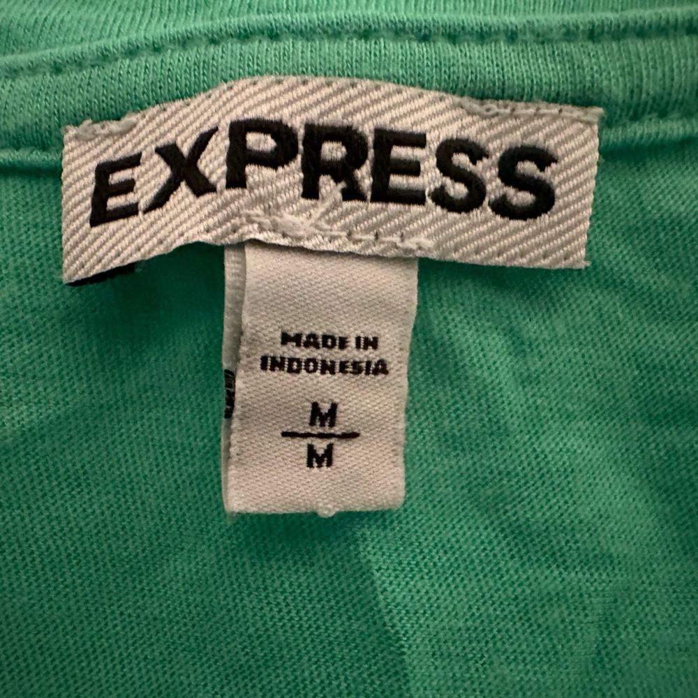 Express tee; medium